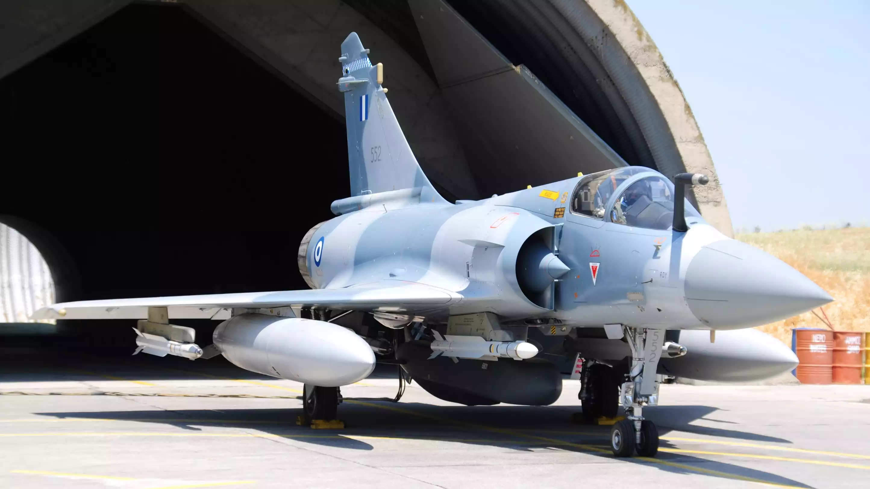 Mirage 2000-5EG grecs équipés de missiles air-air MICA EM/IR ainsi qu'un missile de croisière SCALP-EG.