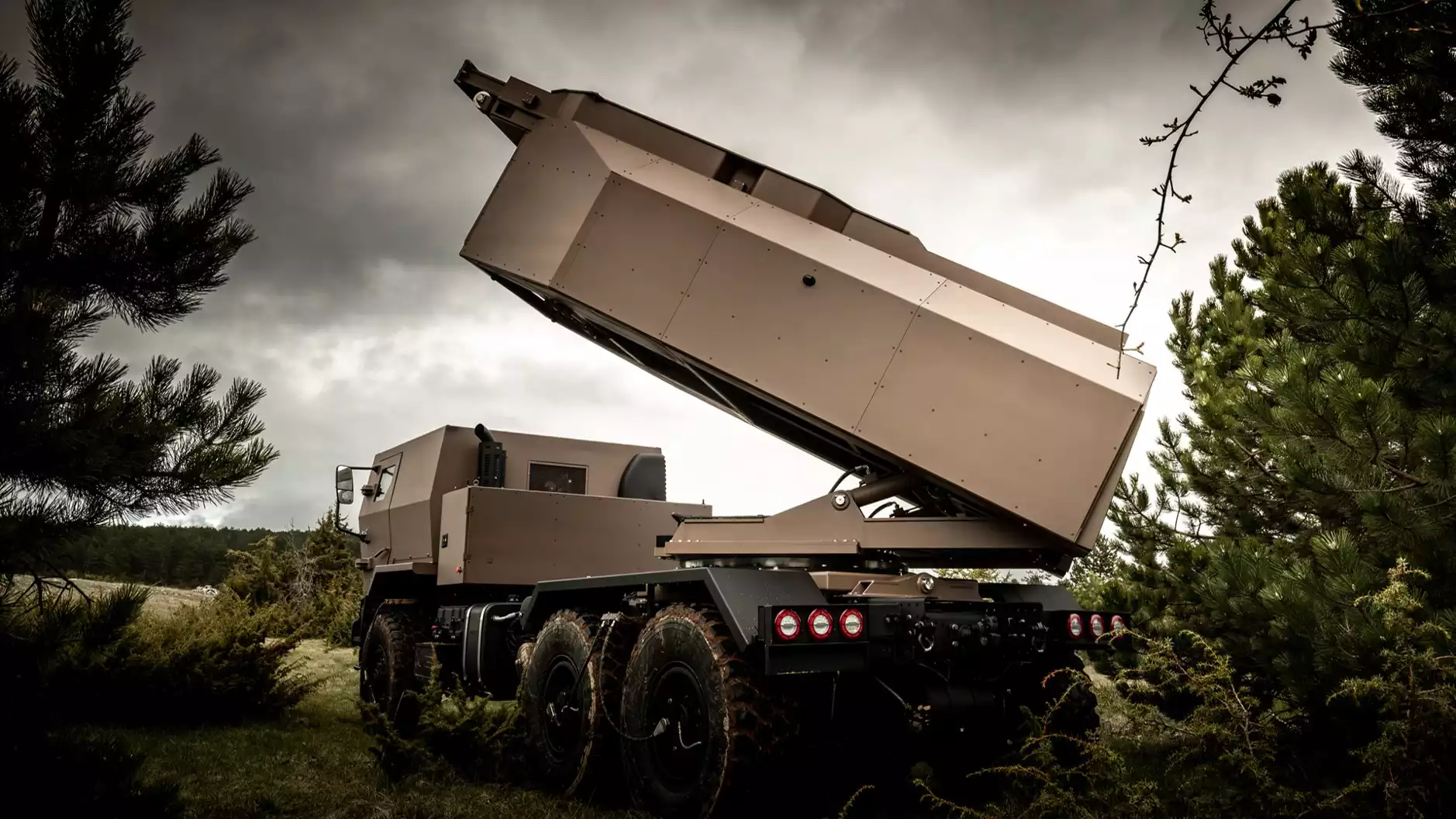 Vue rapprochée du système d'armes du lance-roquettes multiple Foudre.