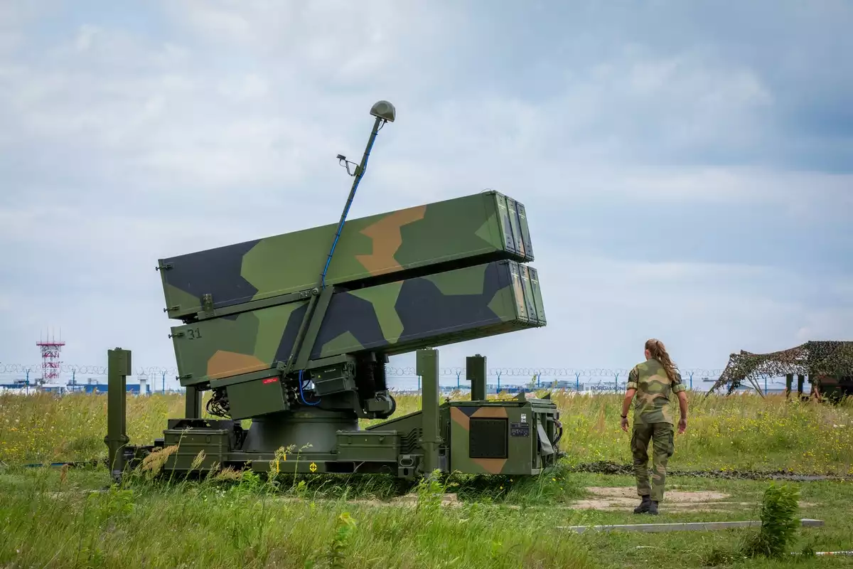 Lance-missiles antiaériens moyenne portée NASAMS norvégien protégeant l'aéroport polonais de Rzeszow (9 juillet 2025).