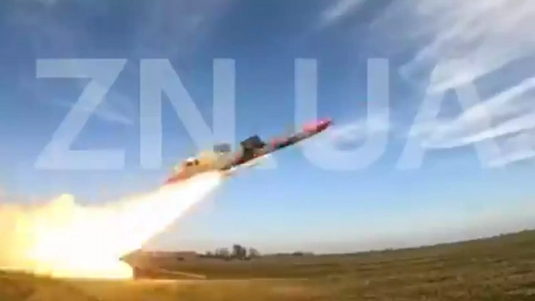 L'Ukraine donne des infos sur son nouveau missile Flamingo : 1 missile produit chaque jour, 1,150 tonne d'explosif, précision de 14 mètres,...