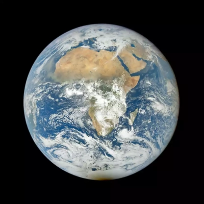 Une éclipse annulaire en Antarctique vue par le satellite DSCOVR