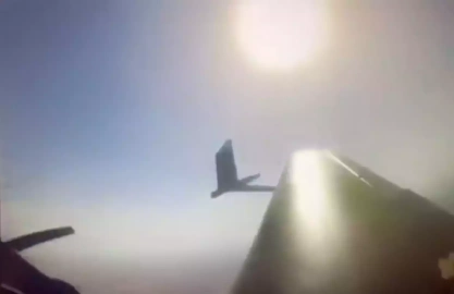 Un avion ukrainien abat un drone russe... avec son aile !