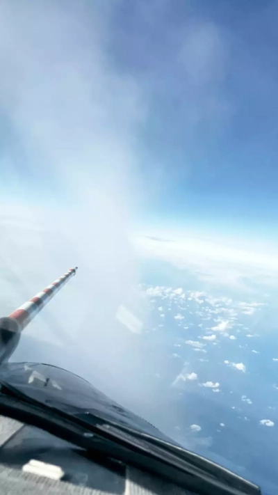 Traînées de condensation : une particule peut en cacher une autre