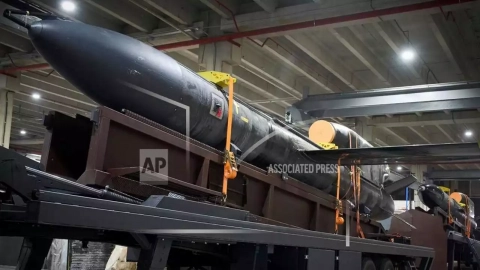 L'Ukraine dévoile son nouveau missile de croisière Flamingo : 3000 kilomètres de portée, sol-sol,...