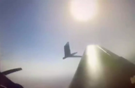 Un avion ukrainien abat un drone russe... avec son aile !