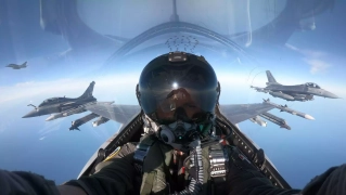 Rafale français et F-16 belges en soutien à un AWACS français sur la mer Noire