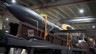 L'Ukraine dévoile son nouveau missile de croisière Flamingo : 3000 kilomètres de portée, sol-sol,...