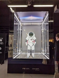 Pradastra défile à Milan