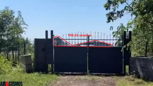 Il filme son grillage et aperçoit un avion de combat MiG-29 sur la route juste en face : que sont les bases aériennes temporaires en Ukraine ?