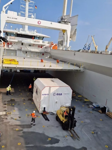 Le module de service lunaire européen ESM 3 à bon port