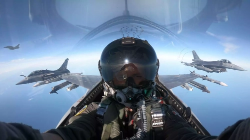 Rafale français et F-16 belges en soutien à un AWACS français sur la mer Noire