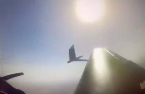 Un avion ukrainien abat un drone russe... avec son aile !