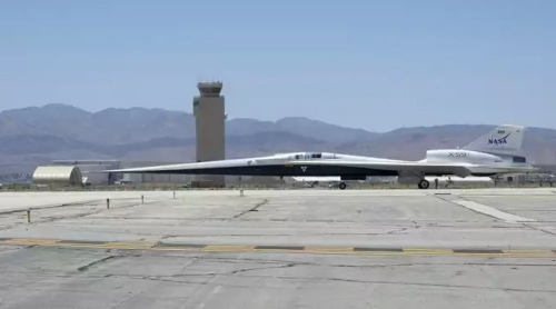 Le X-59 de la NASA passe aux essais de taxiage
