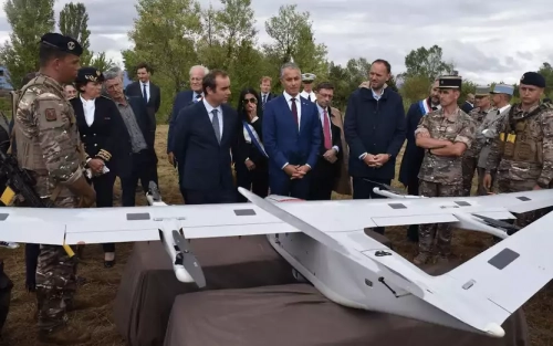 "Les partis pensent plus à leurs intérêts qu'à la patrie"