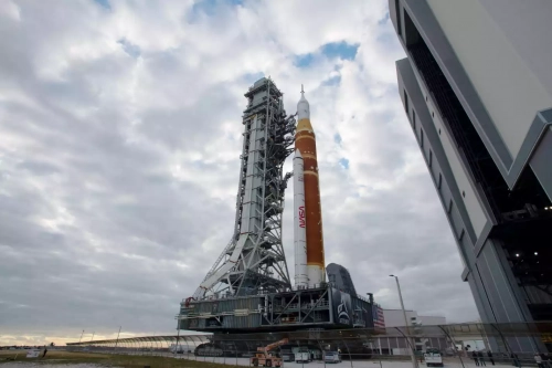 La Lune à petits pas